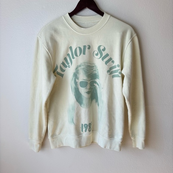 Taylor Swift 1989 Taylor’s Version Crewneck Sweatshirt Women’s Size Small - Picture 2 of 4